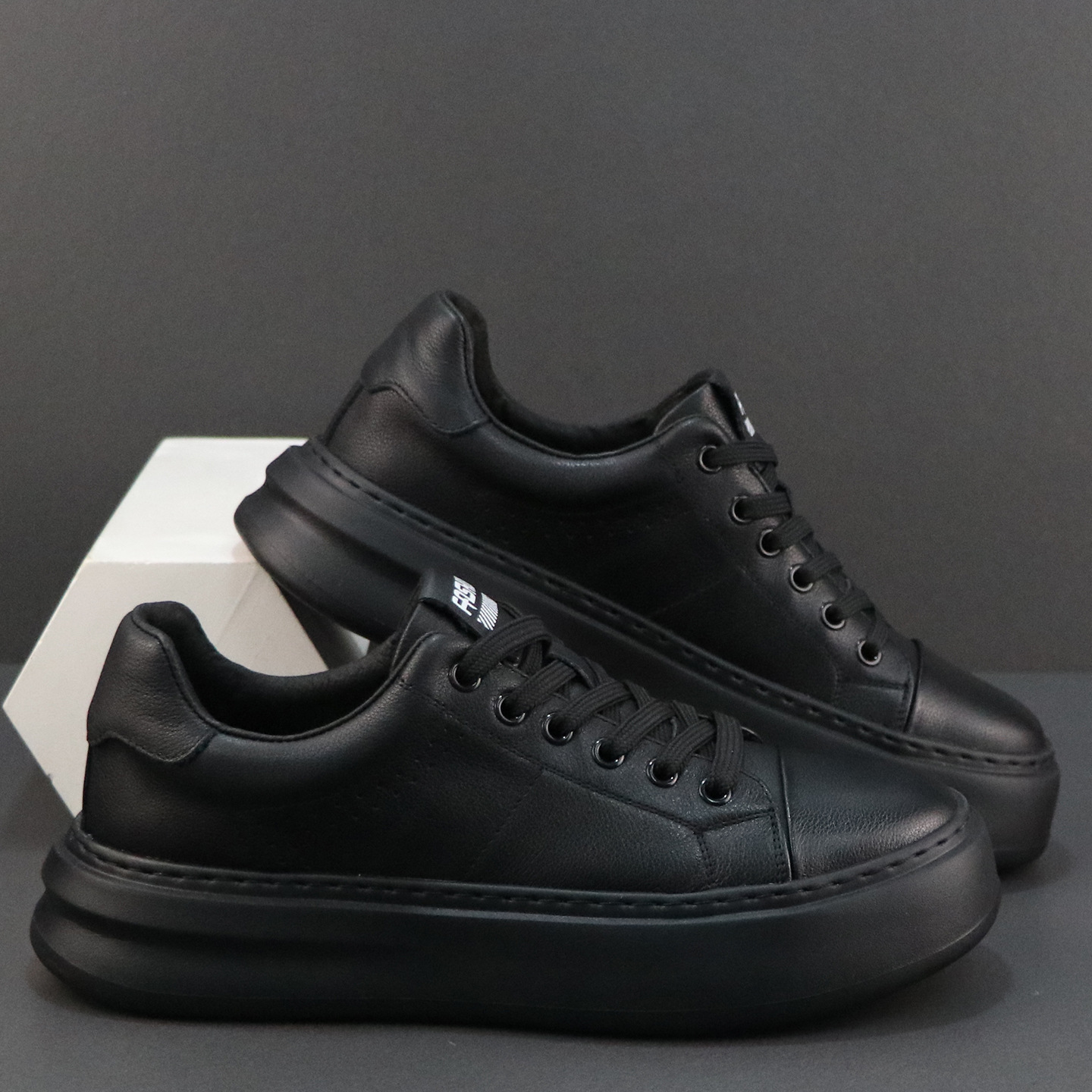 Men's Thick-soled Leather Shoes Lightweight Soft-soled Casual Sneakers